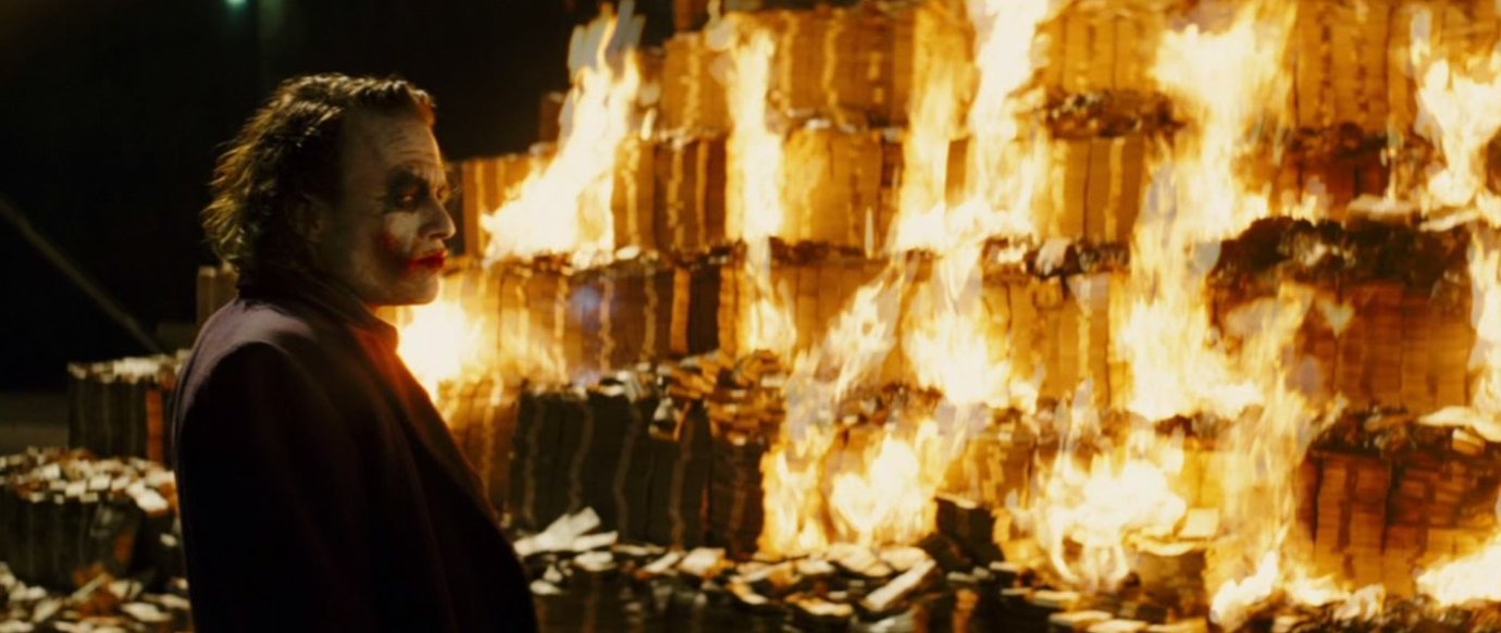 Joker quemando dinero